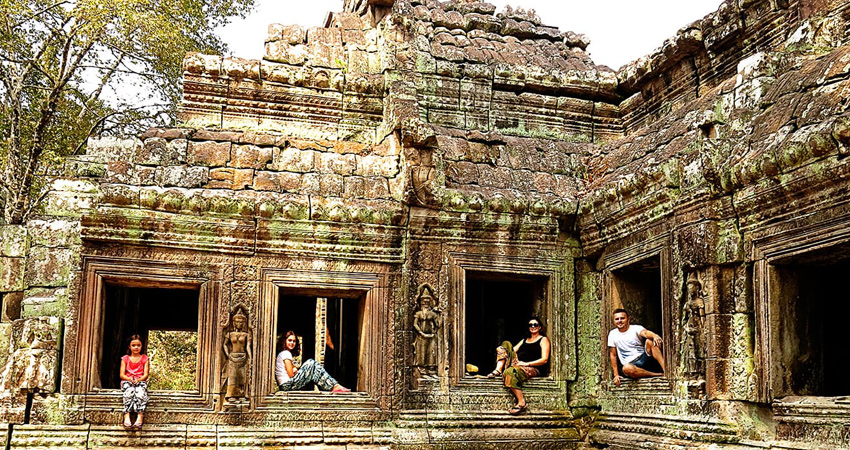 Angkor Wat and Banteay Srei private day tour