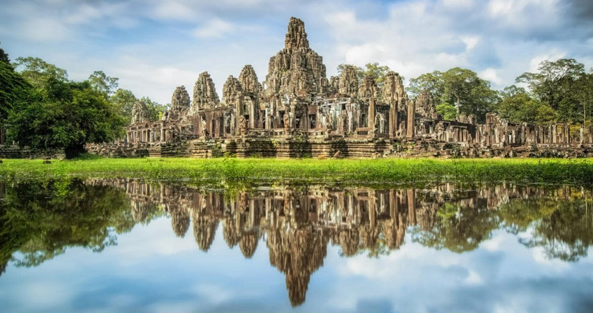 Angkor Wat Excursions with Khmer Lunch and Entrance fee