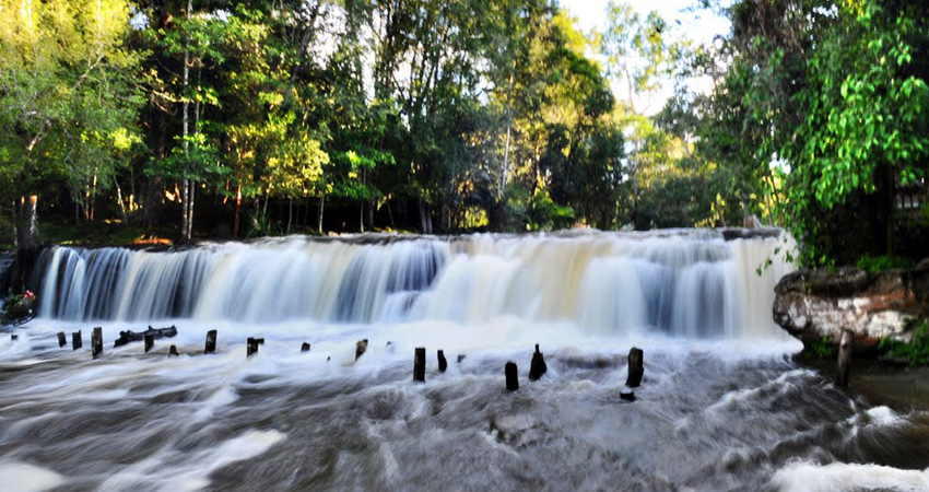 Phnom Kulen Waterfall and 1000 Linga River Small-Group Tours from Siem Reap