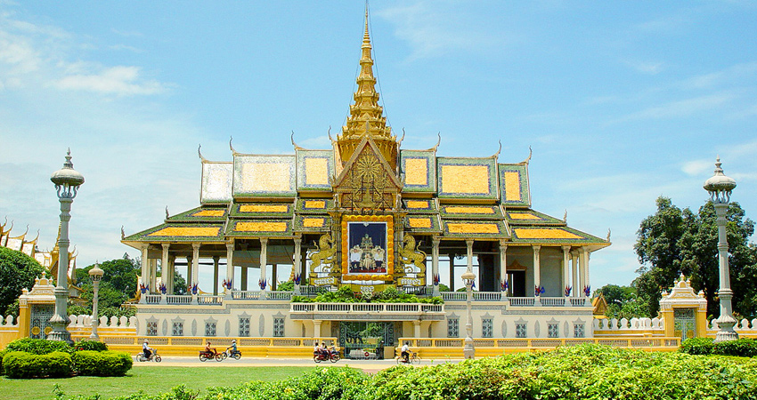 Phnom Penh Small Group City Tour, Silver Pagoda, Genocide Museum, Killing Fields