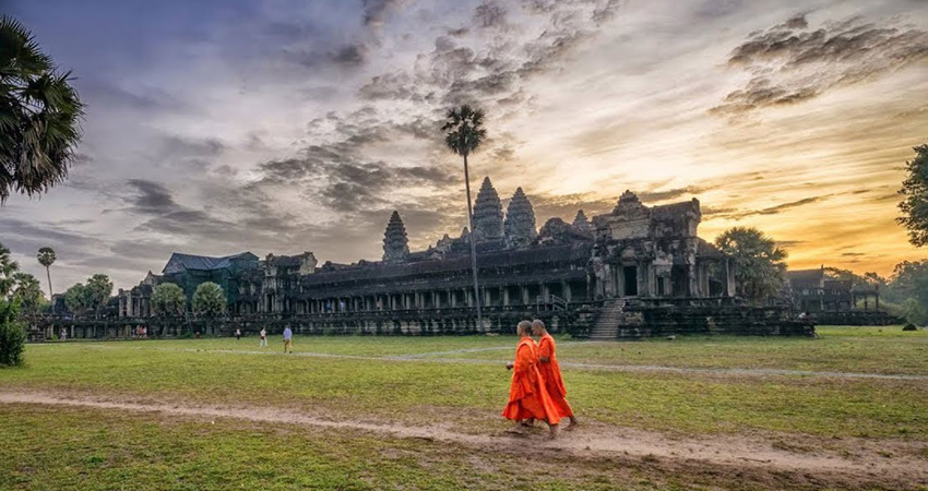 Sunrise Angkor Wat and Royal Temples Tours by Tuk Tuk