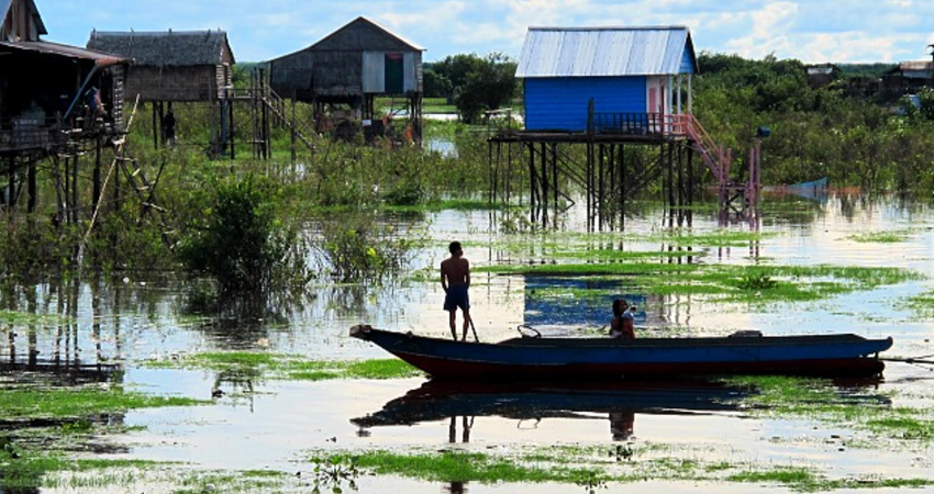 Small Group Sunset Cruise on Tonle Sap Lake with Cambodian drinks and Canape