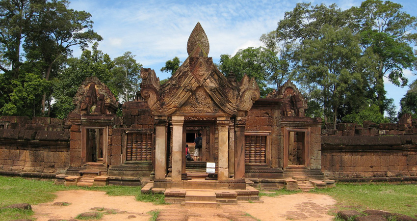 Full-day Banteay Srei, Preah Dak, and Temples Tour from Siem Reap