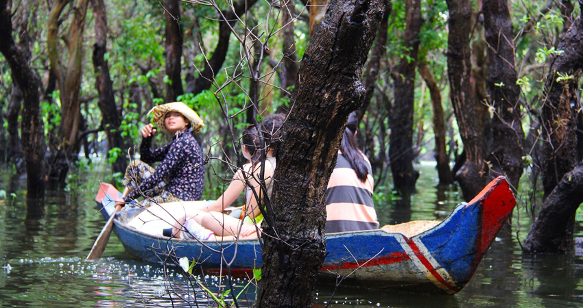 Tonle Sap Lake and Kampong Phluk Half-Day Tours from Siem Reap