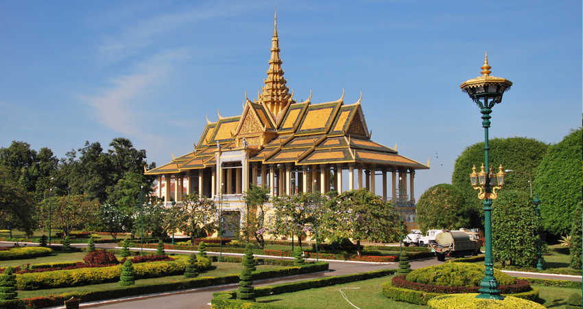 Private overland transfer from Phnom Penh to Siem Reap