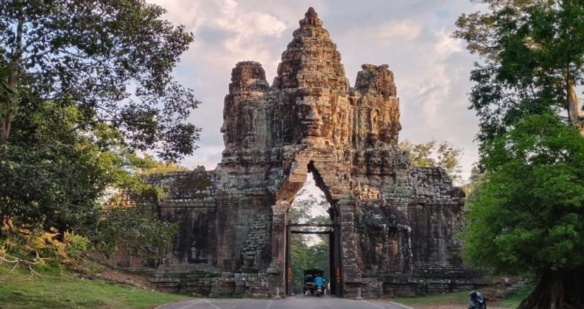 Angkor Wat plus Helicopter ride with Khmer Lunch