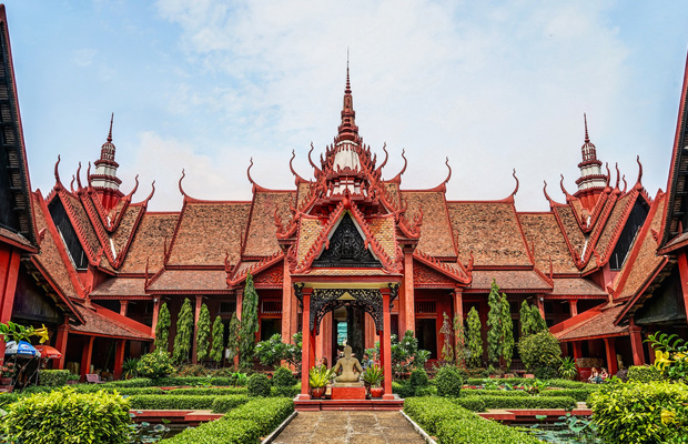 Phnom Penh Small Group City Tour, Silver Pagoda,Genocide Museum, Killing Fields