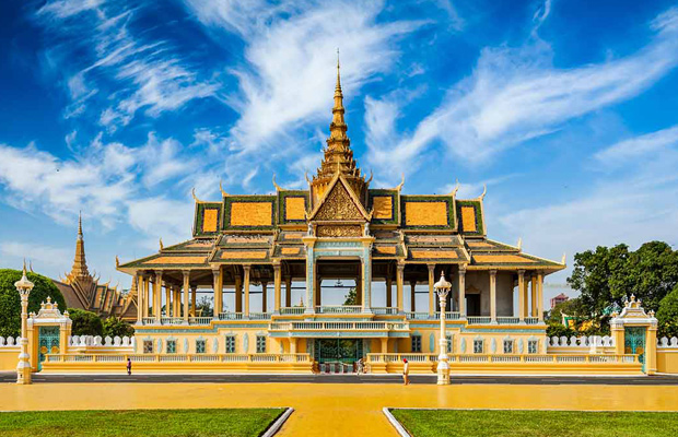 Phnom Penh Royal Palace, Silver Pagoda, and Tuol Sleng Genocide Museum Tour