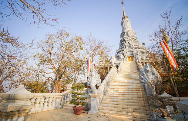 Private Oudong Temples and Phnom Prasith Tour from Phnom Penh